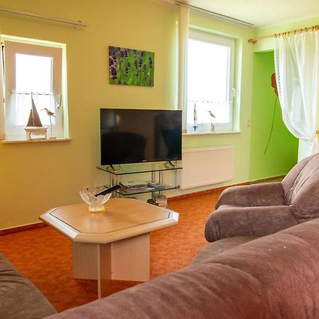 Urlaubs-Appartement Am Dorfrand Wieck Exterior photo